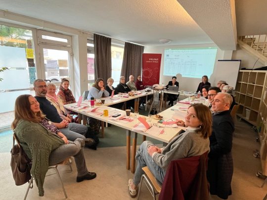 Seminarraum mit Teilnehmenden des Workshops